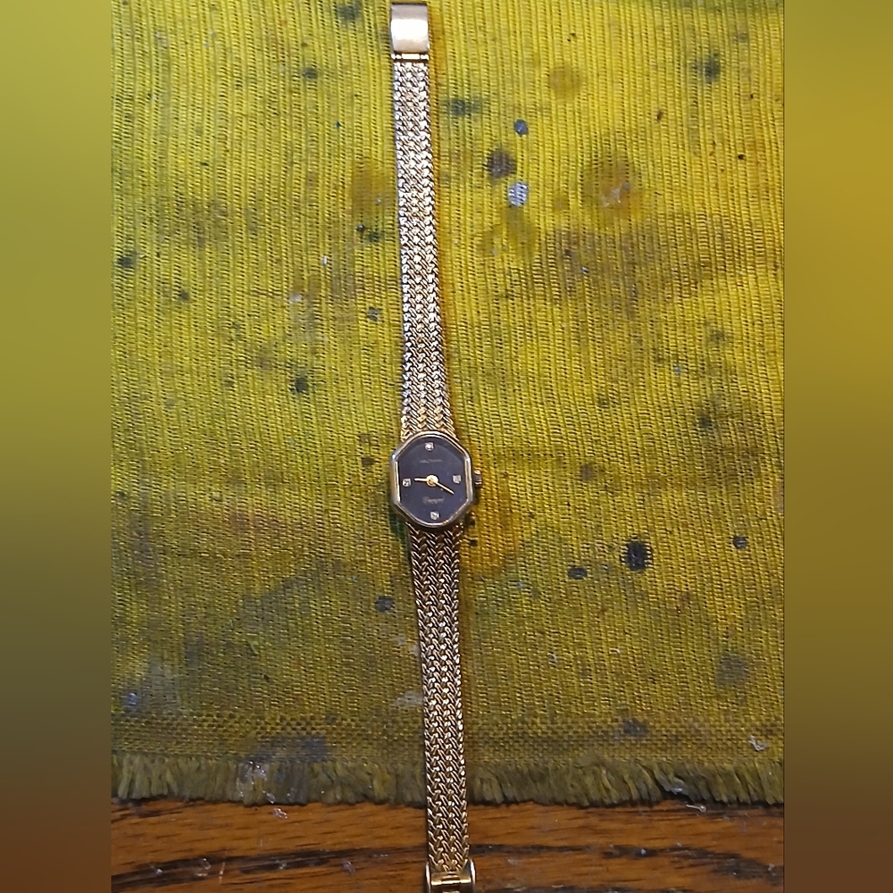 Vintage Waltham Diamond Quartz Women's Watch - Picture 5 of 9
